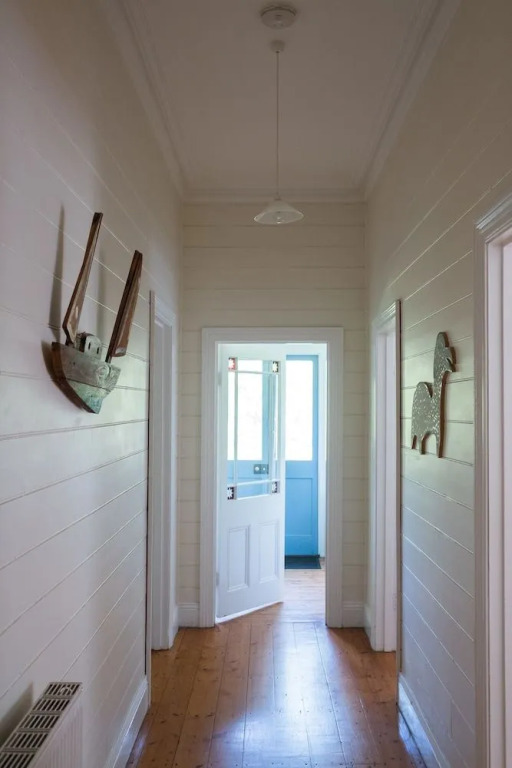 Palm Cottage - Pet Friendly Victorian Cottage