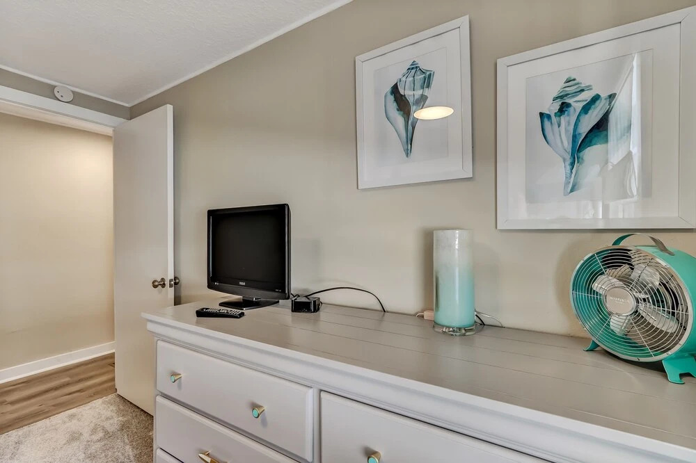 1000 Date Street 3 Bedroom Home by Redawning