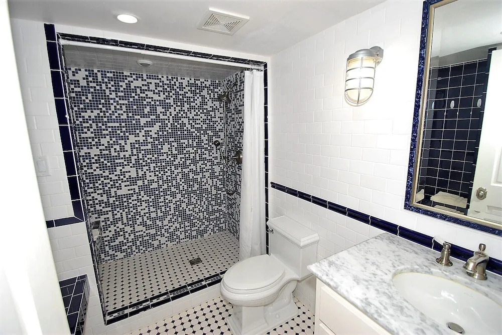 Bella Casa - Private House With Hot Tub 4 Bedroom Home by RedAwning