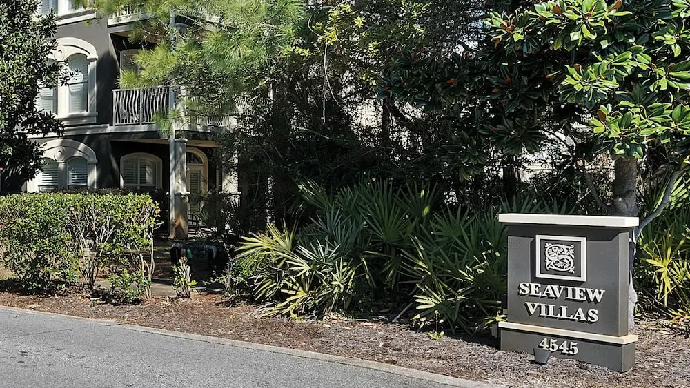 5 Minutes to Beach - Large Complex Pool