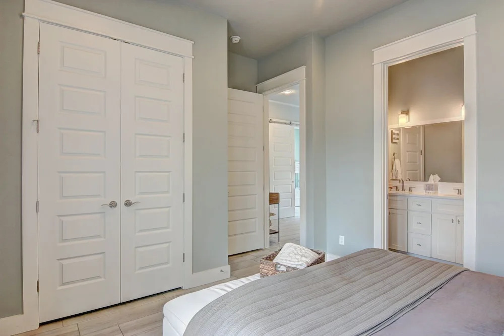 Spacious 4br/3ba W/ 2 Pools & Boardwalk To Beach 4 Bedroom Home