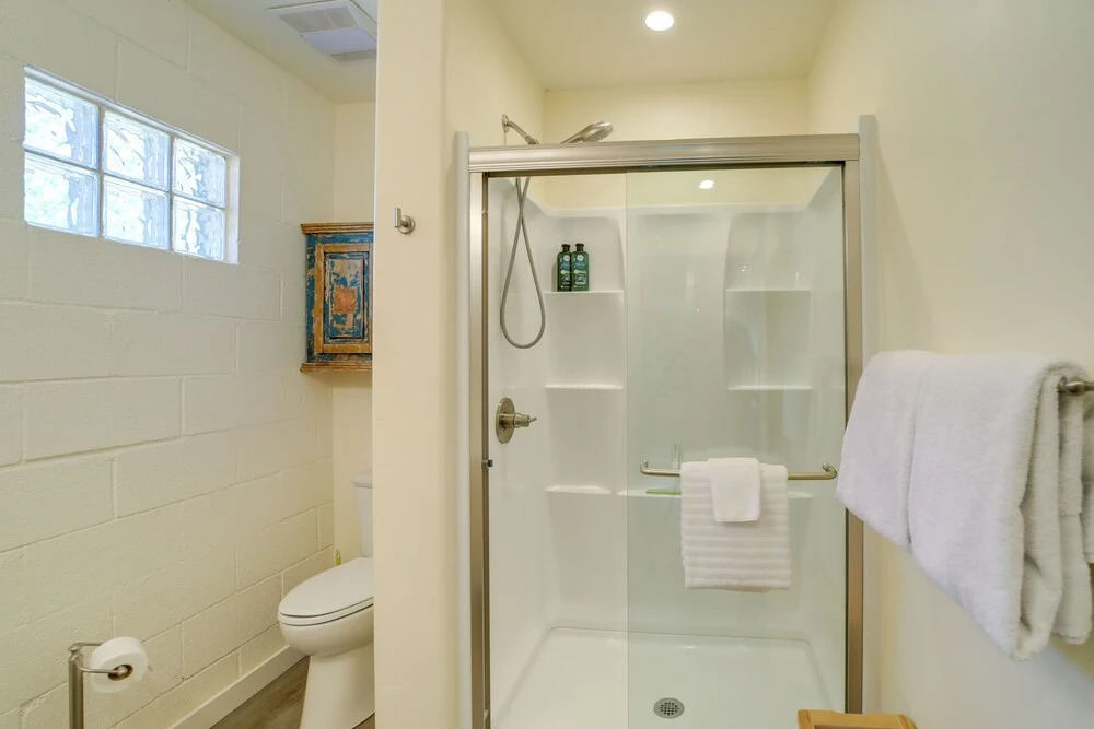 Old Town Cottonwood Cottage w/ Yard, Pets Welcome