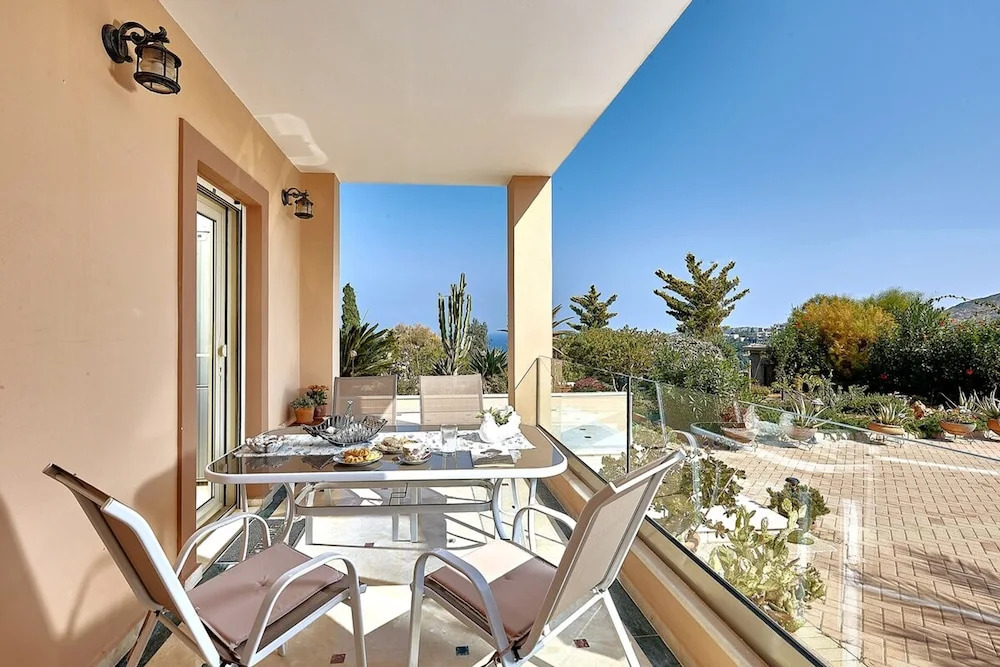 Sunny Dreams Villa With Pool Near Heraklion