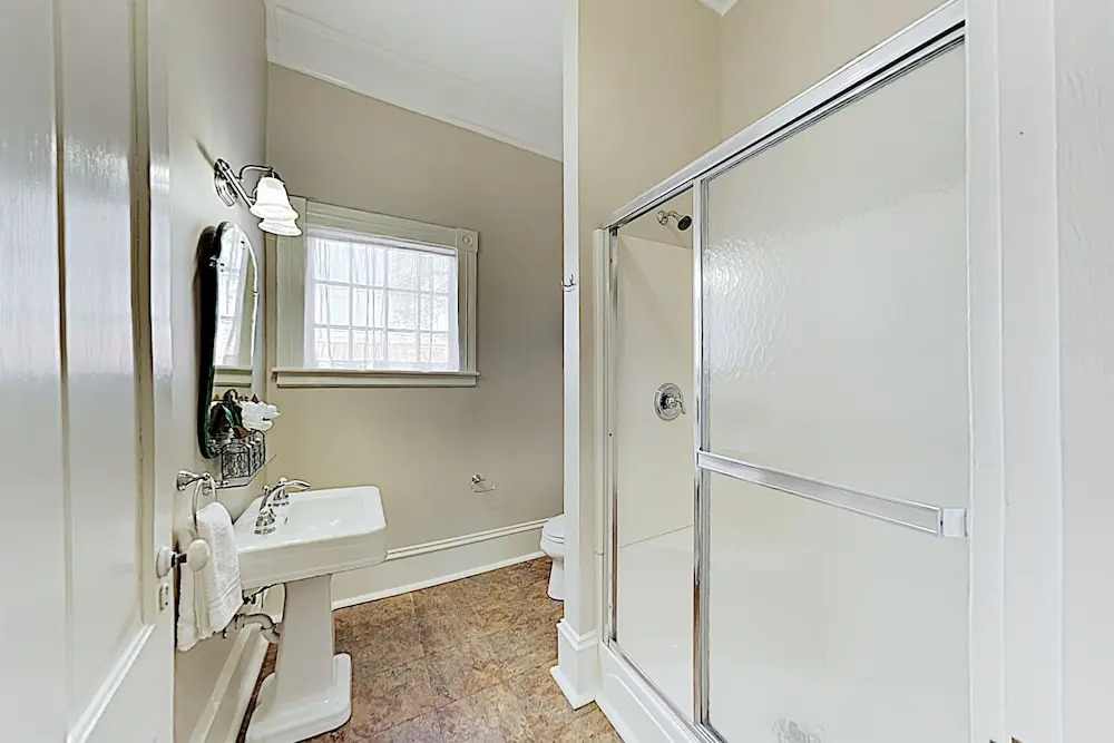 New Listing! Historic Gem, Walk Everywhere 1 Bedroom Apts