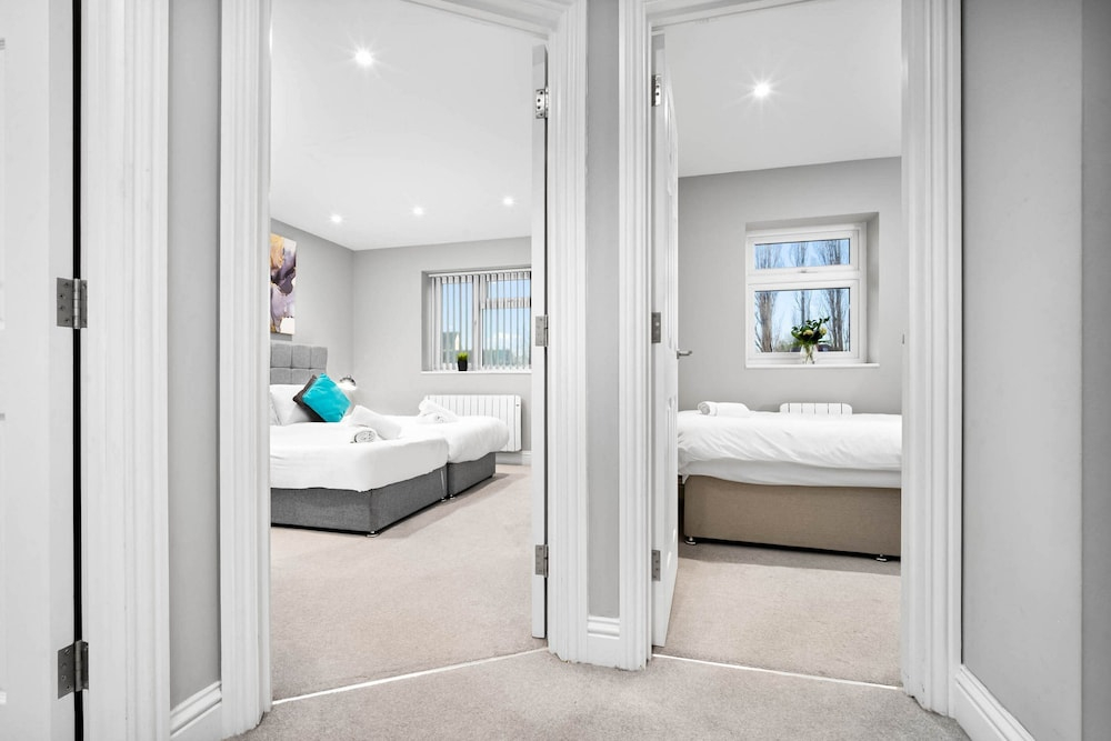 Grand 5 Bedrooms and 3 Bath Birmingham Home