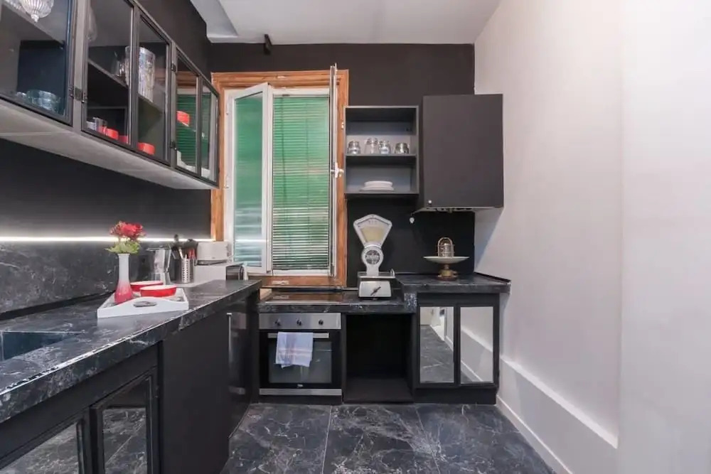 Spacious Designer Two Bed Apartment in Malasaña