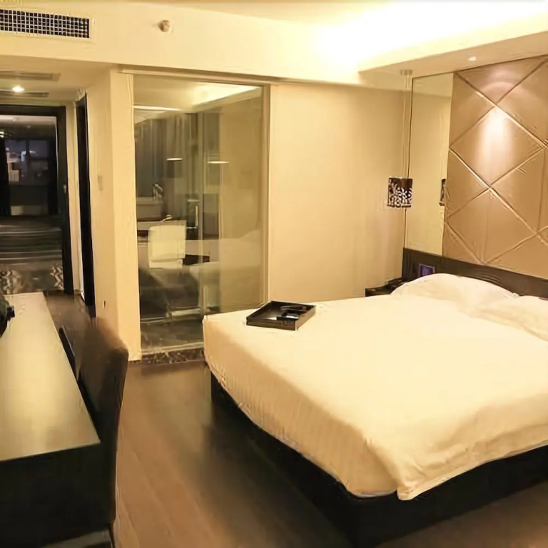 Orange Hotel Select