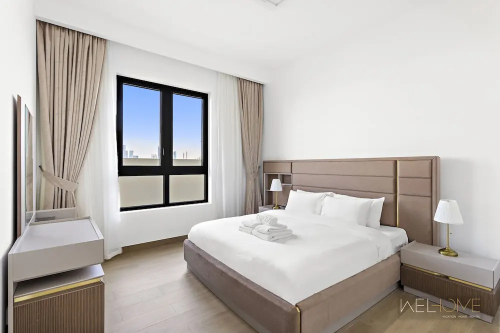 WelHome - Mesmerizing Sea & Burj Khalifa Views Apt at La Voile