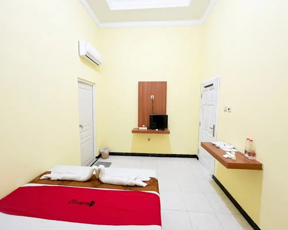 Reddoorz Near Makam Bung Karno Blitar