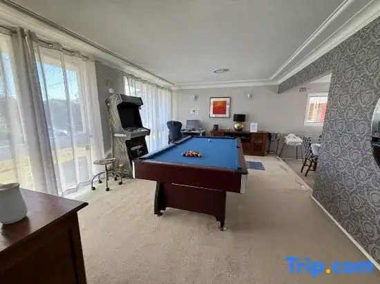 Sydney Golden Swan Holiday house with Pool, Spa, Game Room,150Inch Projector and Smart House
