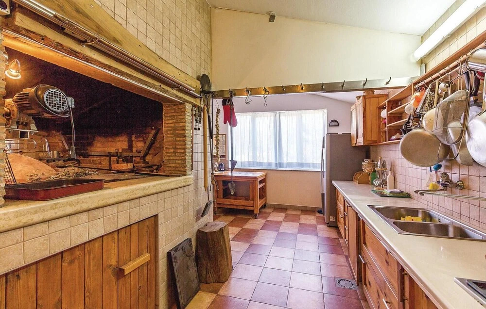 Amazing Home In Liznjan