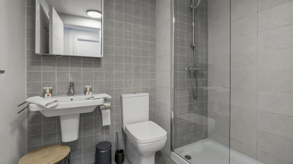 Roli in Estepona with 2 bedrooms and 2 bathrooms