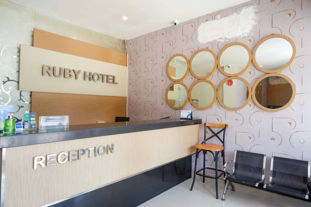 Urbanview Hotel Ruby Makassar