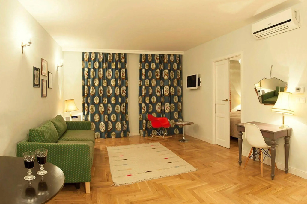 Crystal Suites Chez Helena