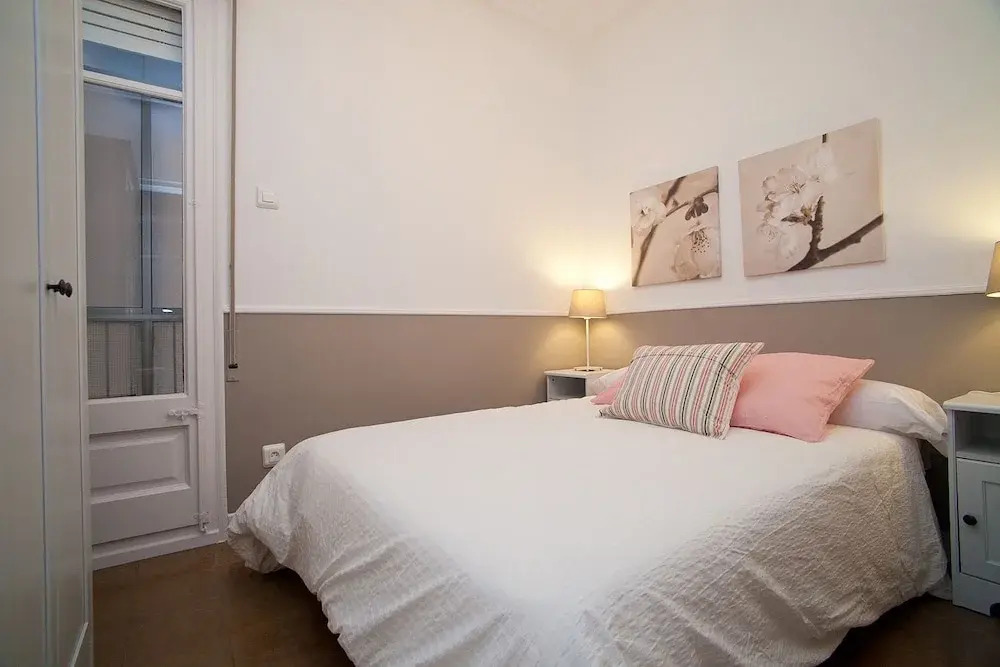 Cute & Spacious Eixample Apartment