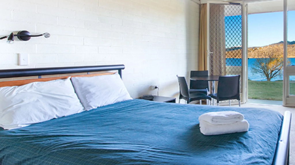 Lake Jindabyne Hotel