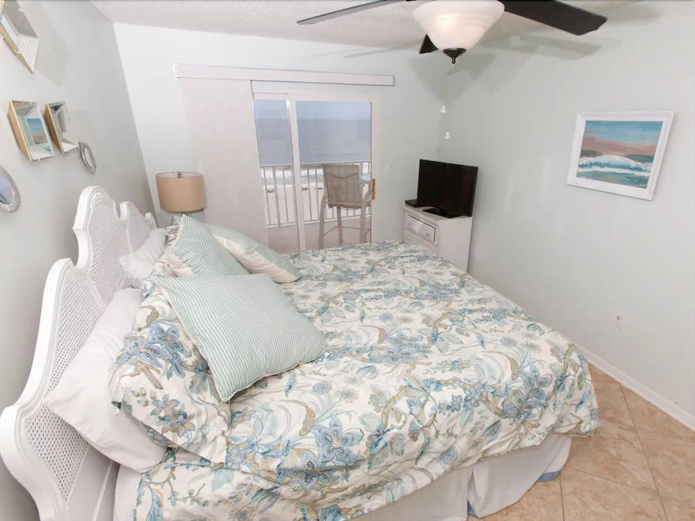 Ocean 2503 - 2 Br condo by RedAwning