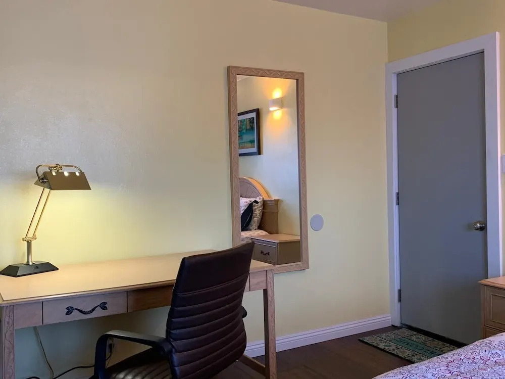 Crestridge Inn Near LAX, SoFi Stadium & Intuit Dome