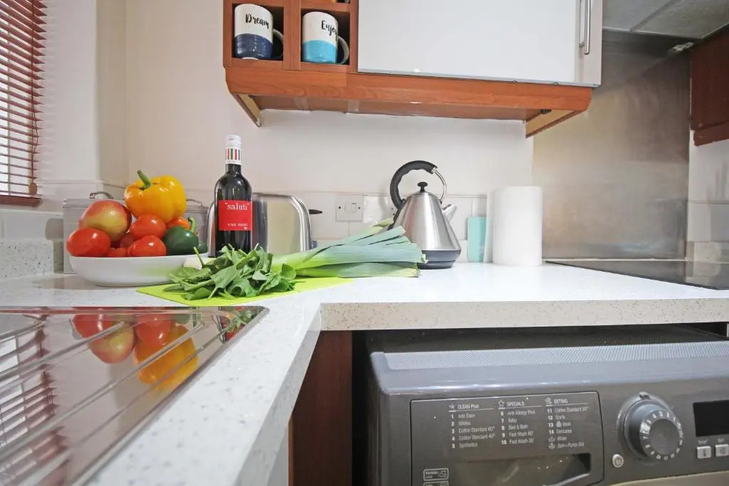Queens Avenue - Central Chester Home - Sleeps 9