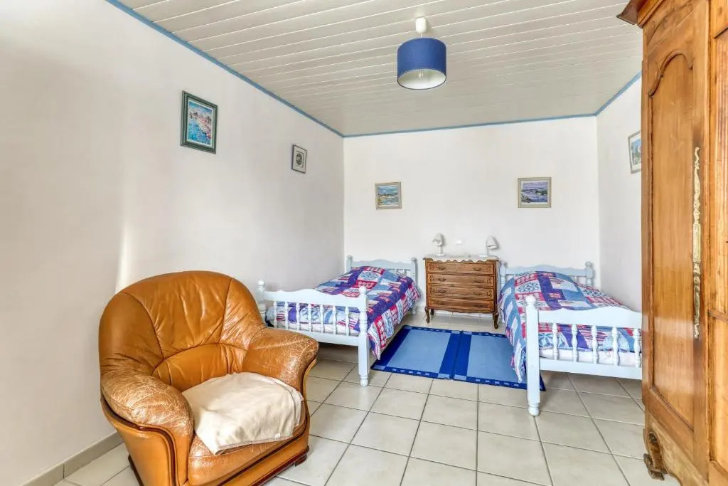 House With 2 Bedrooms In Lepine With Enclosed Garden 700 M From The Beach