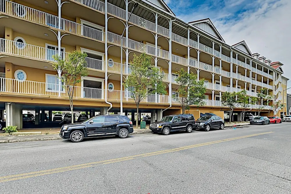 Lovely Waterfront W/ Balcony - Near Beach! 3 Bedroom Condo