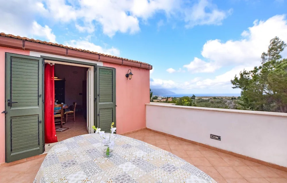 3 Bedroom Cozy Home In Castellammare Del G