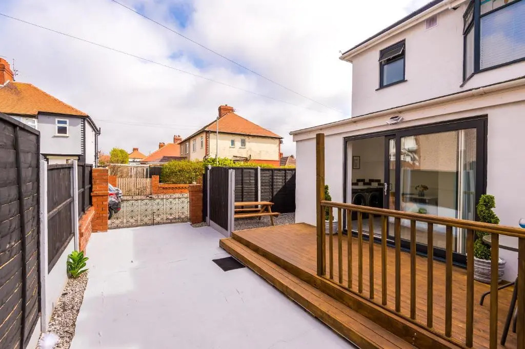 Families Only - Pet Friendly sleeps 6 maximum NO PARTIES