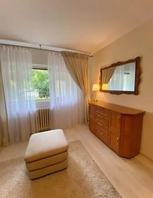 Lovely & quiet 1-bedroom condo with free parking