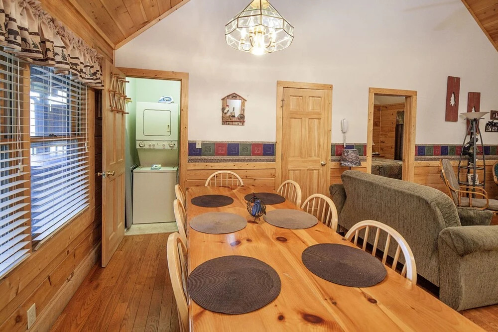 Youngs Hideaway by Eagles Ridge Resort