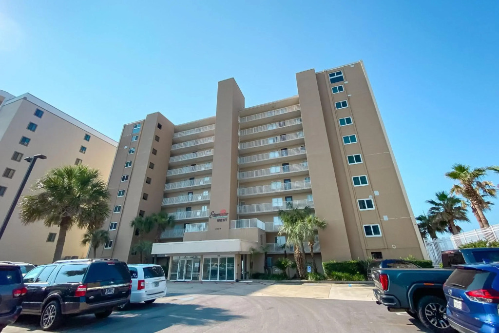 Edgewater West 73 2 Bedrooms 2 Bathrooms Condo