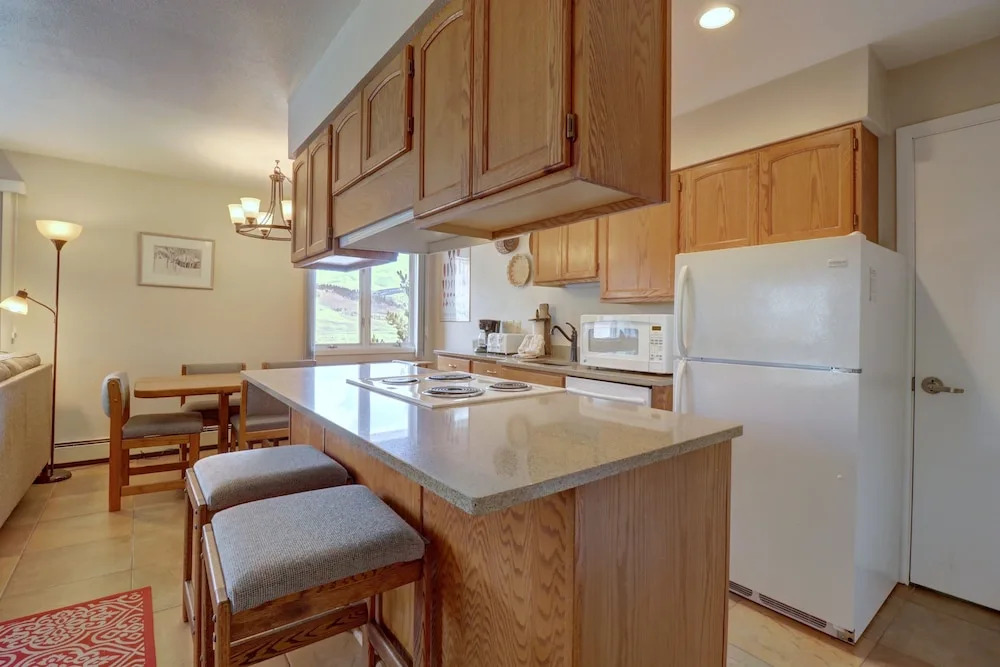 Cc19 Chateau Claire 2 Bedroom Condo by RedAwning