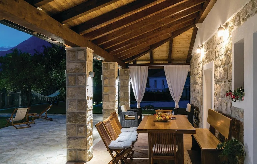 Awesome Home in Dubravka With Wifi and 5 Bedrooms