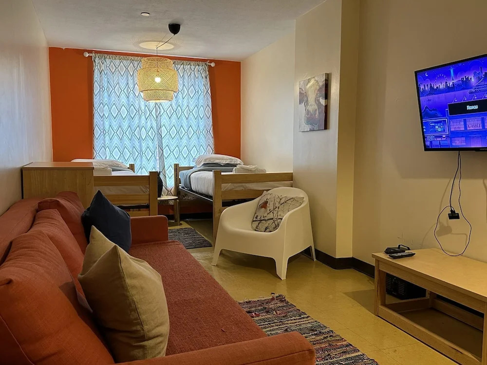 Downtown 1 Bedroom Apt Clean Safe Walkable