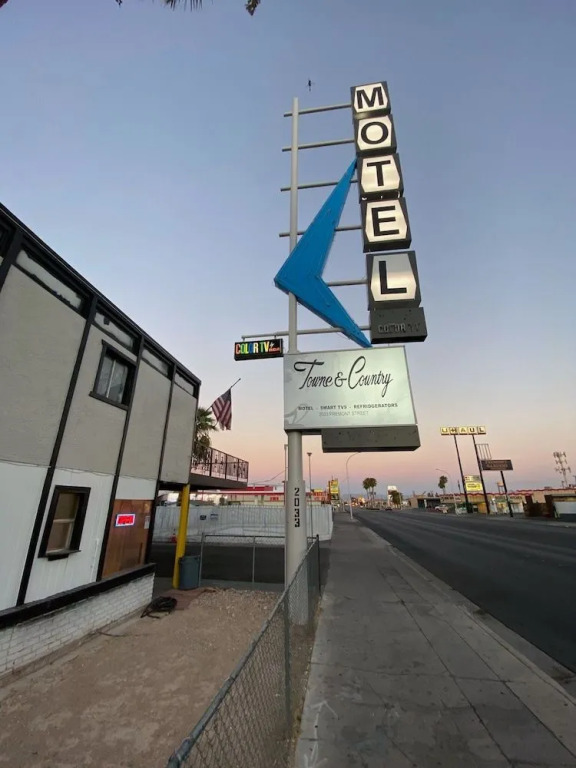 Towne And Country Motel
