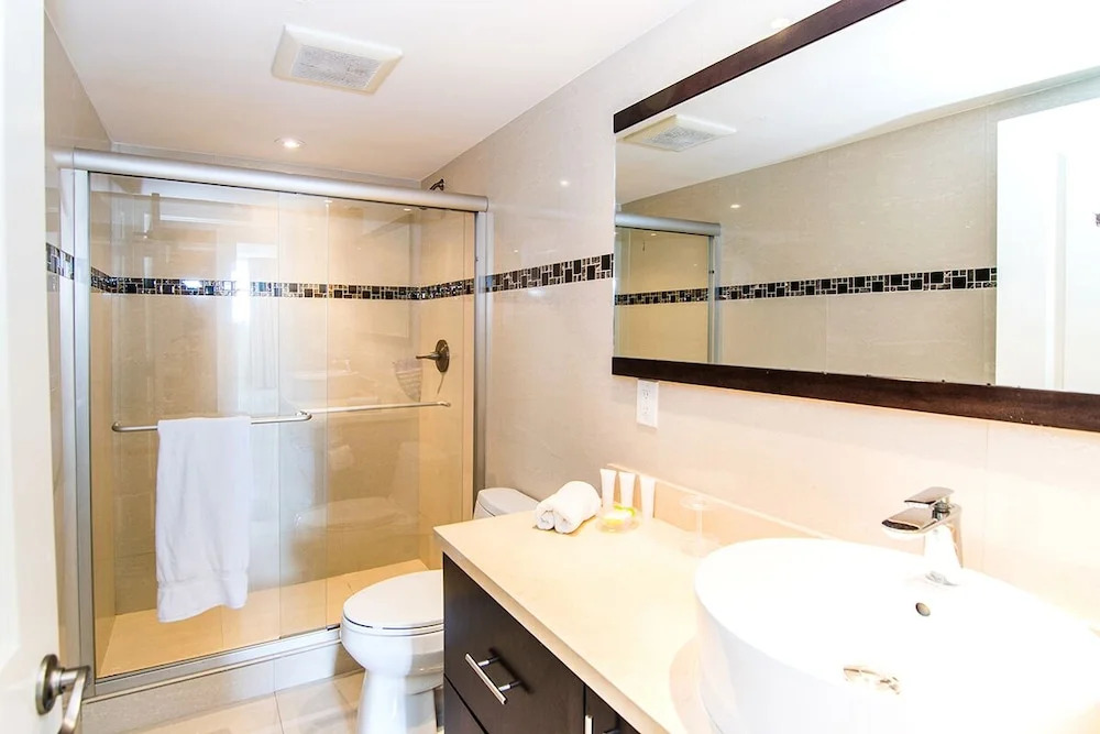 O. Reserve Condominium 2 Bedrooms 2 Bathrooms Condo