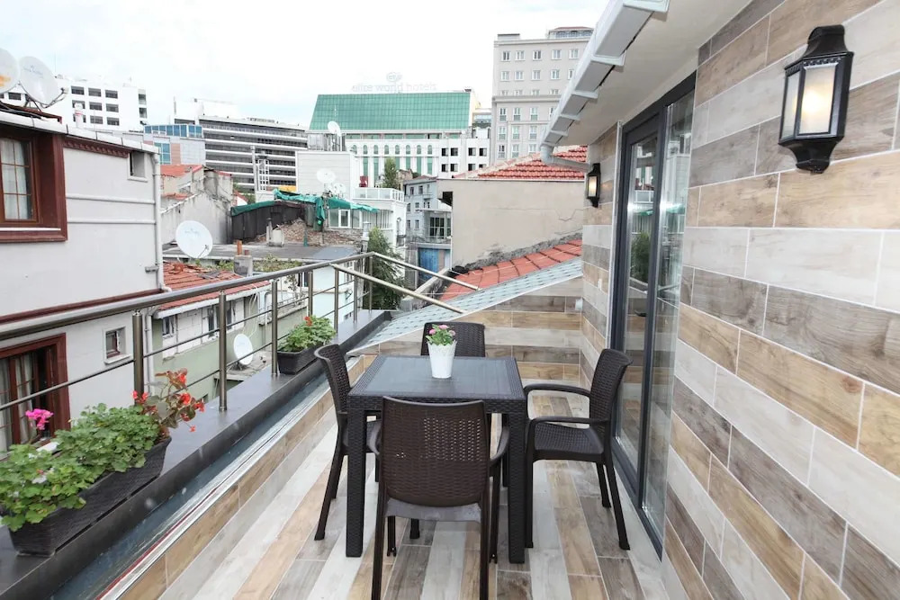 Corner Suite