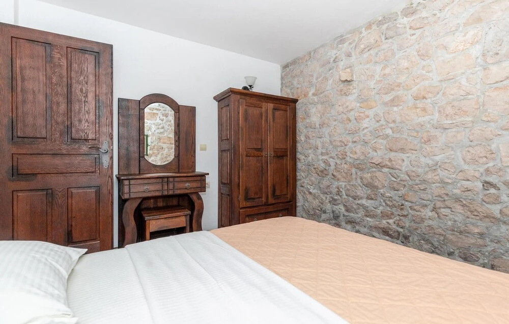 Stunning Home in Duboka With 5 Bedrooms, Wifi and Outdoor Swimming Pool