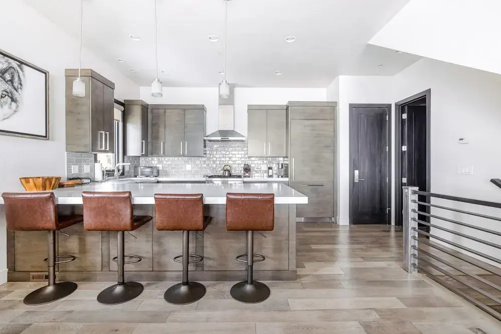 White Wolf by Avantstay Stunning Unit in Ideal Park City Location w/ Communal Pool & Hot Tub