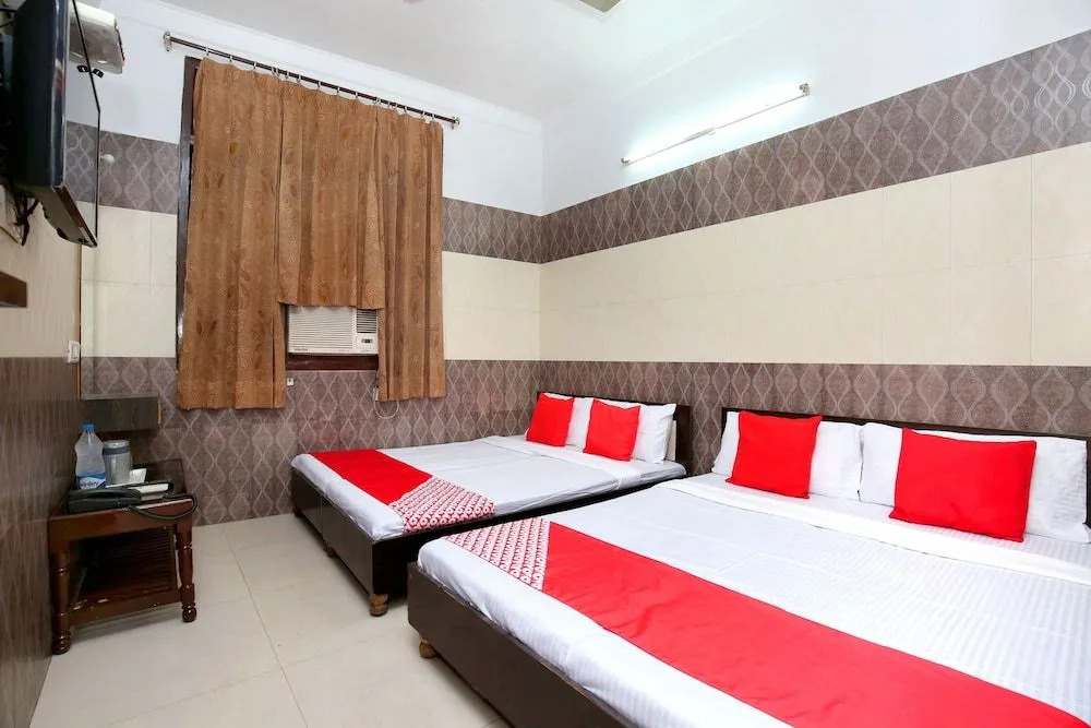 OYO 24333 Hotel Sartaj Inn