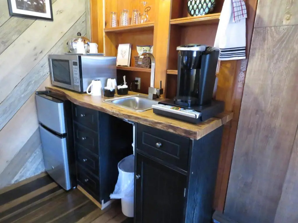 Tall Pines Inn