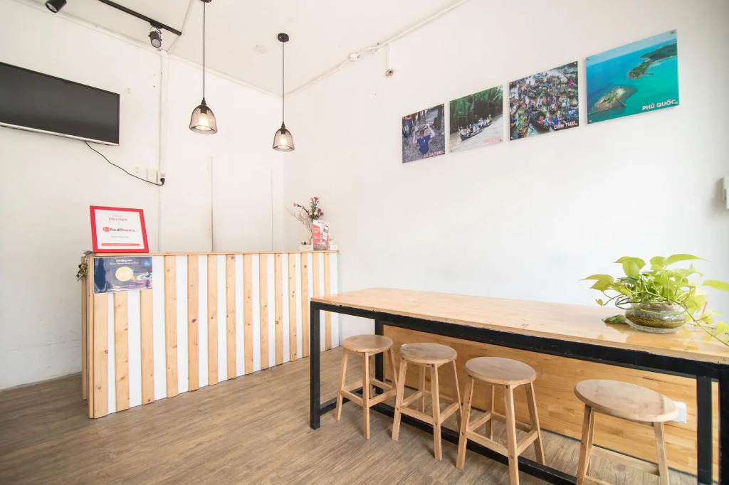 RedDoorz Plus @ Tran Hung Dao Street 2