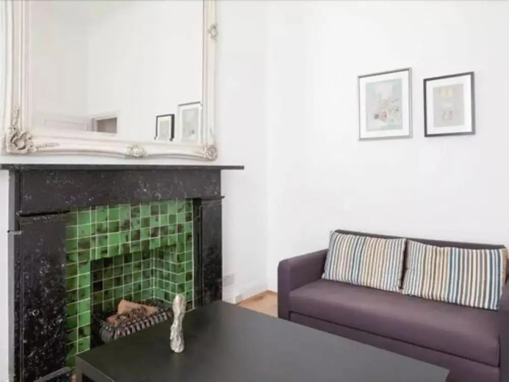 Fresh 2 Bedroom Flat in Victoria - Zone 1