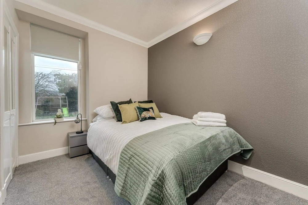 Garden Flat - Stylish - Modern Flat - Near Balloch