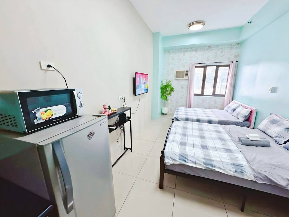 Budget Staycation MOA WiFi Smart TV