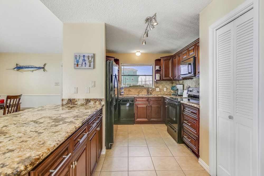 Beachfront Bliss 5 Br Home by RedAwning