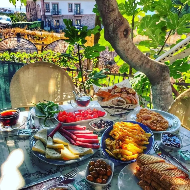 Cunda TheLara Otel