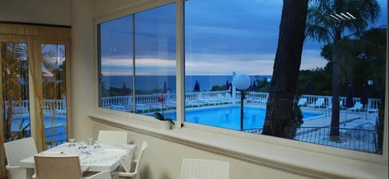 RESIDENCE EMARINE con SERVIZIO SPIAGGIA INCLUSO