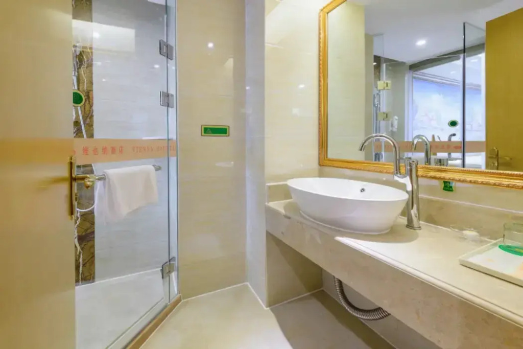 Vienna Hotel (Guilin Yongfu Station Store)