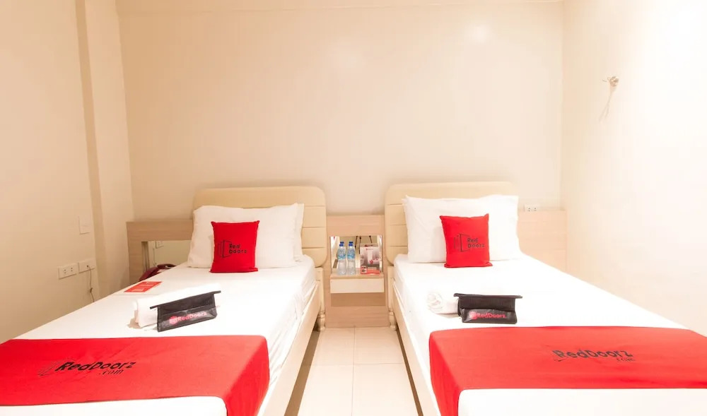 RedDoorz @ General Segundo Avenue Laoag