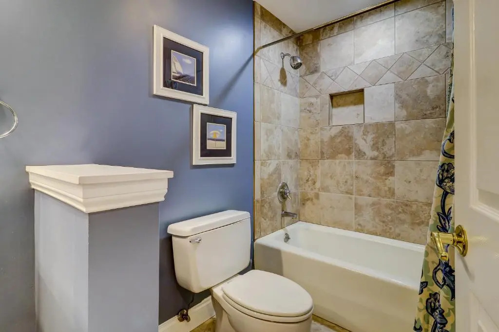 154 The Greens 3 BR Shipyard Condo